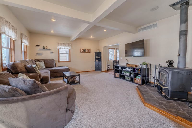 1112 Dove St, Oshkosh, WI 54902