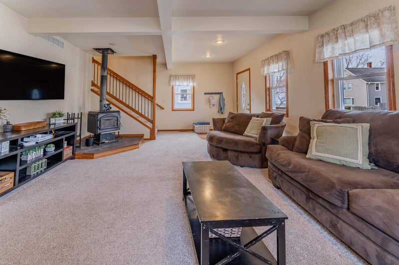 1112 Dove St, Oshkosh, WI 54902