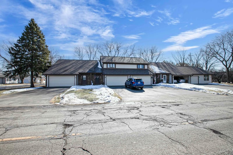 2895 4th St #2A, Appleton, WI 54914-4330