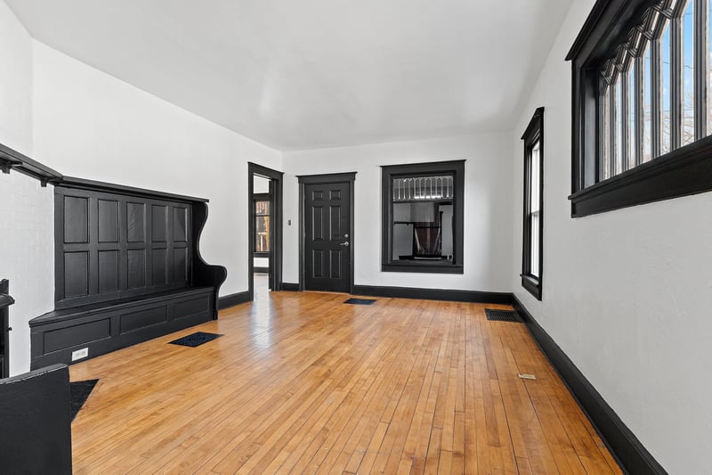 1207 Broadway St, Green Bay, WI 54304-2742