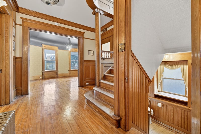 1133 Algoma Blvd, Oshkosh, WI 54901