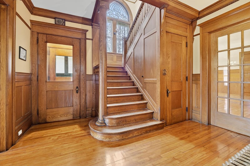 1133 Algoma Blvd, Oshkosh, WI 54901