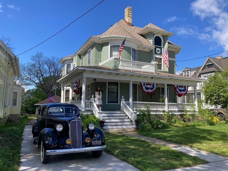 1133 Algoma Blvd, Oshkosh, WI 54901