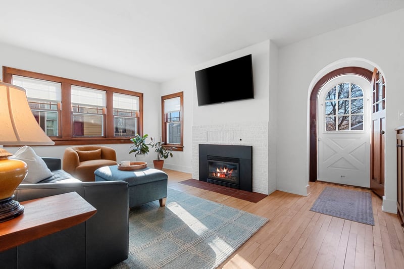 827 Catherine St, Green Bay, WI 54301-2324