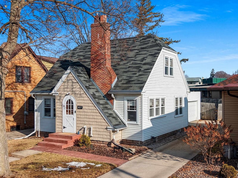 827 Catherine St, Green Bay, WI 54301-2324