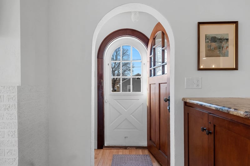 827 Catherine St, Green Bay, WI 54301-2324