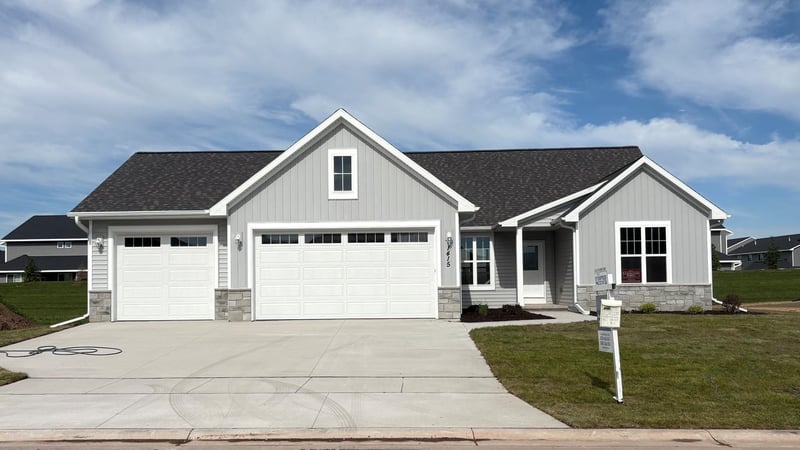 1415 Divinity Dr, De Pere, WI 54115