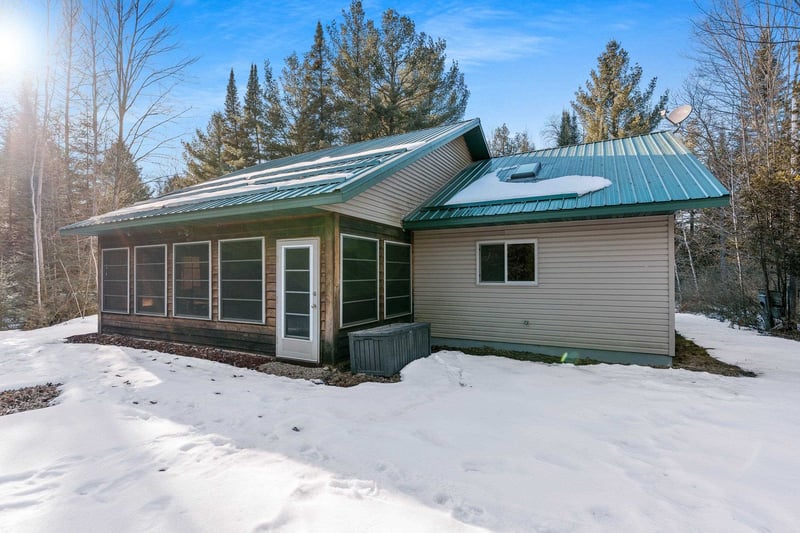 8046 County Road R, Suring, WI 54174