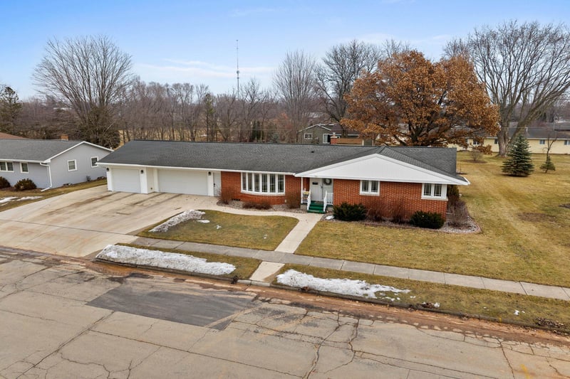 722 Lee Ave, Brillion, WI 54110