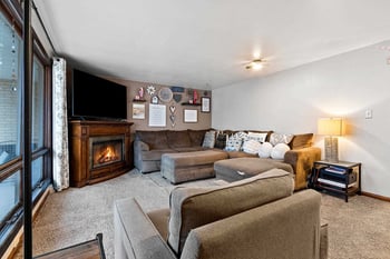 684 Lida Ln, Green Bay, WI 54304-4553