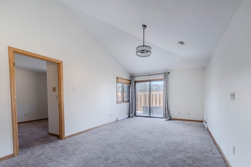 1377 18th Ave, Oshkosh, WI 54902-6658