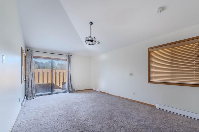 1377 18th Ave, Oshkosh, WI 54902-6658