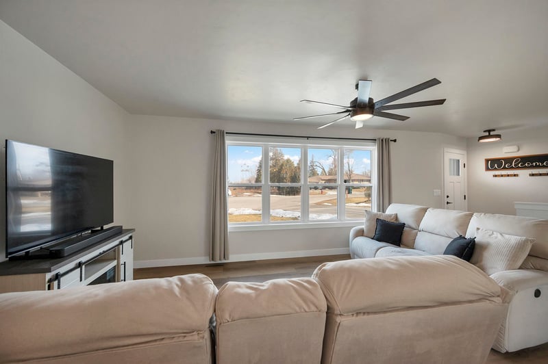 2039 Lone Grove Ave, Green Bay, WI 54303