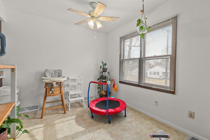 1050 Van Buren Ave, Oshkosh, WI 54902-3468