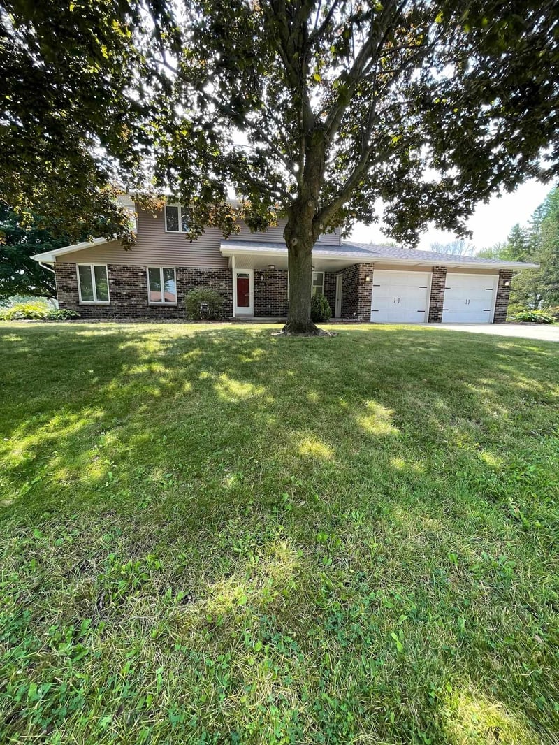 3076 Inverness Ln, New Franken, WI 54229-9769