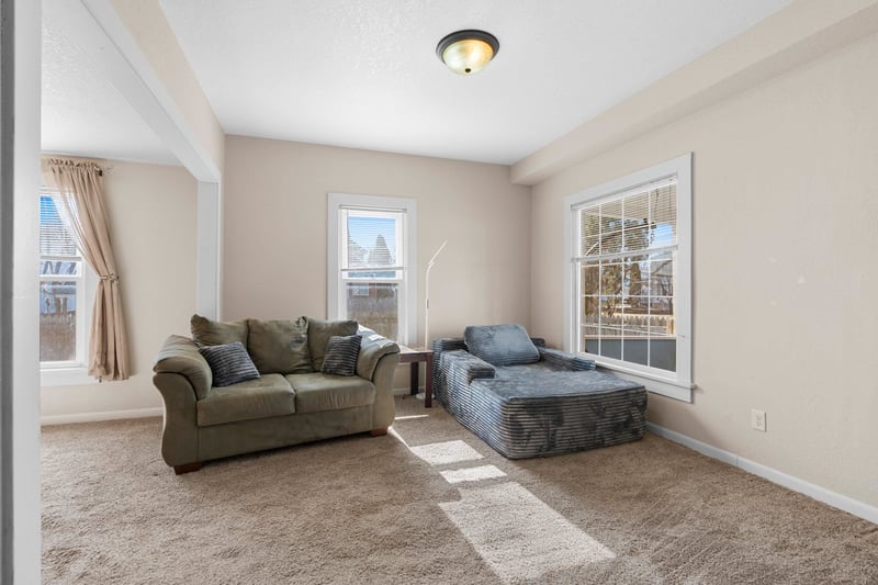 1214 Grand St, Oshkosh, WI 54901-3828