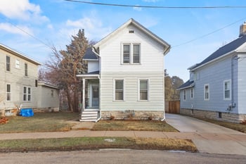 118 12th Ave, Oshkosh, WI 54902