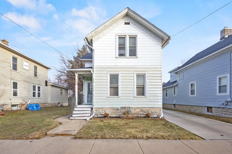 118 12th Ave, Oshkosh, WI 54902