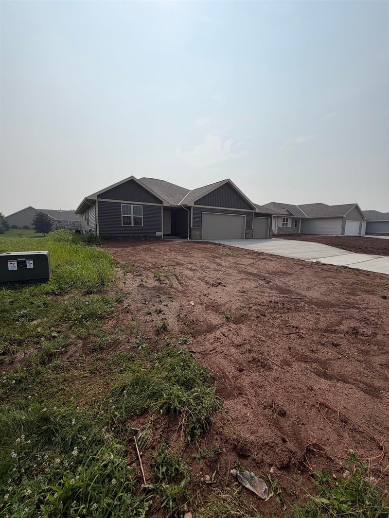 1624 Frontier Rd, Luxemburg, WI 54217