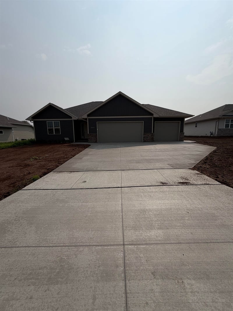 1624 Frontier Rd, Luxemburg, WI 54217