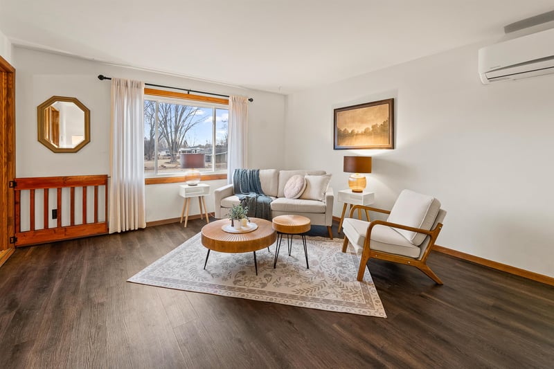 2012 Roberts Ave, Oshkosh, WI 54904