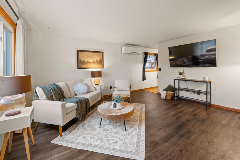 2012 Roberts Ave, Oshkosh, WI 54904