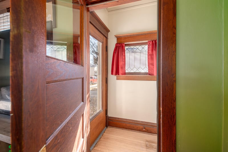 561 Bowen St, Oshkosh, WI 54901