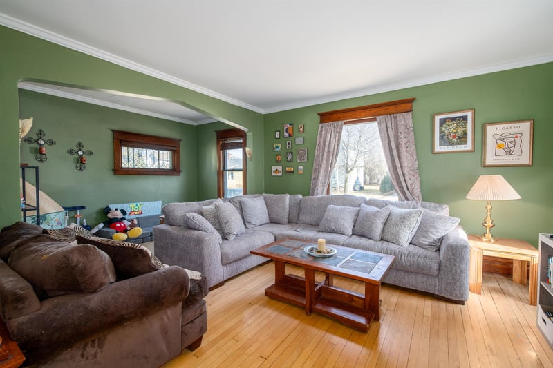 561 Bowen St, Oshkosh, WI 54901