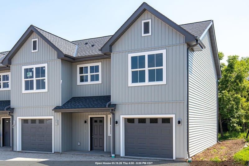 1084 20th Ave, Oshkosh, WI 54902-6618