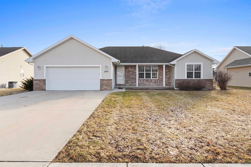 2135 Melcorn Cir, De Pere, WI 54115