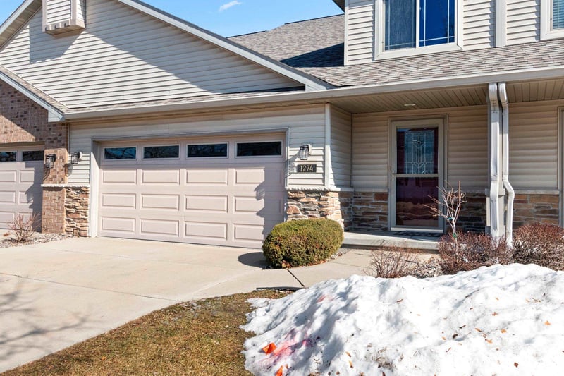 1274 Bayport Ter, Green Bay, WI 54313
