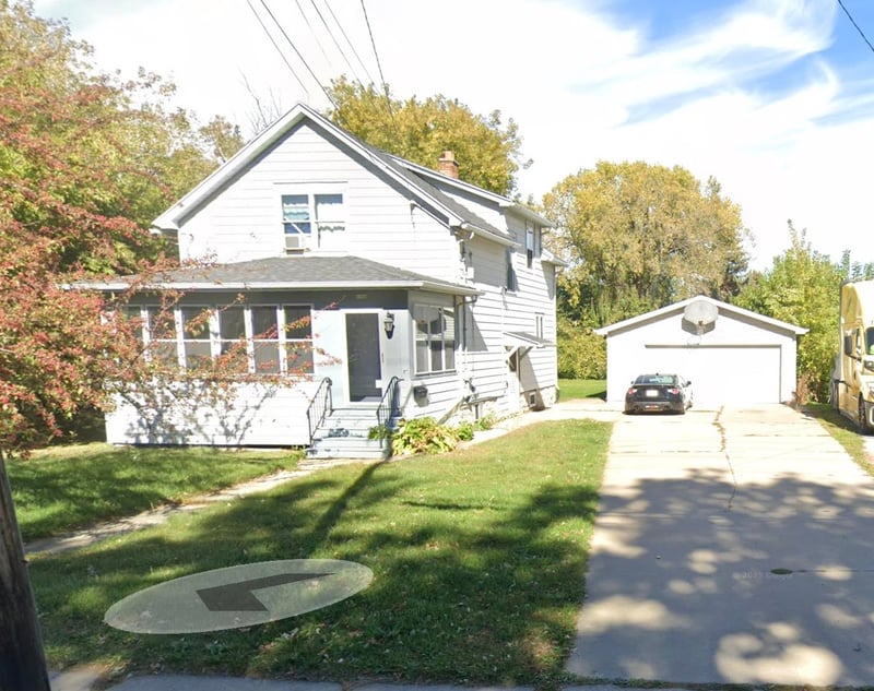 1048 9th Ave, Oshkosh, WI 54902
