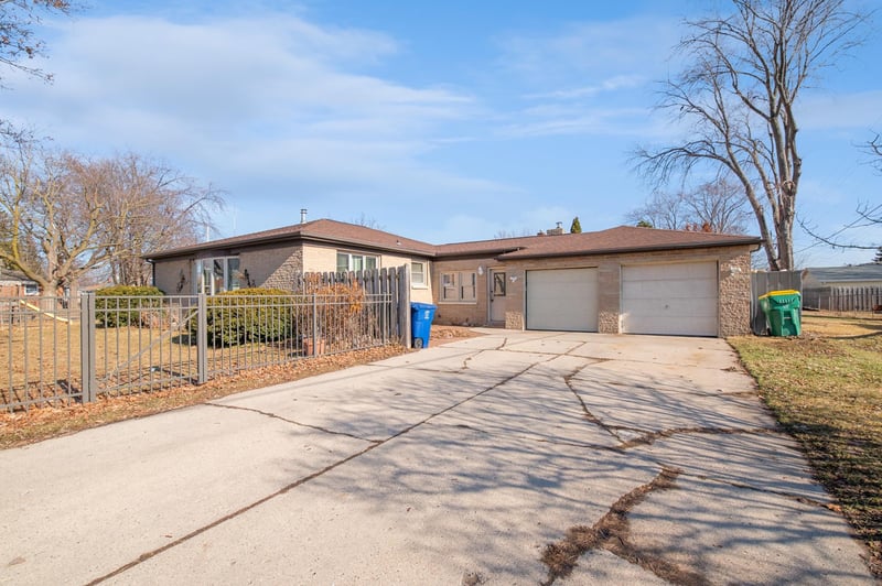 1626 Lilac St, Green Bay, WI 54302