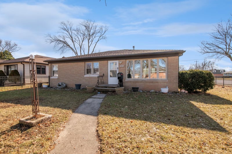 1626 Lilac St, Green Bay, WI 54302