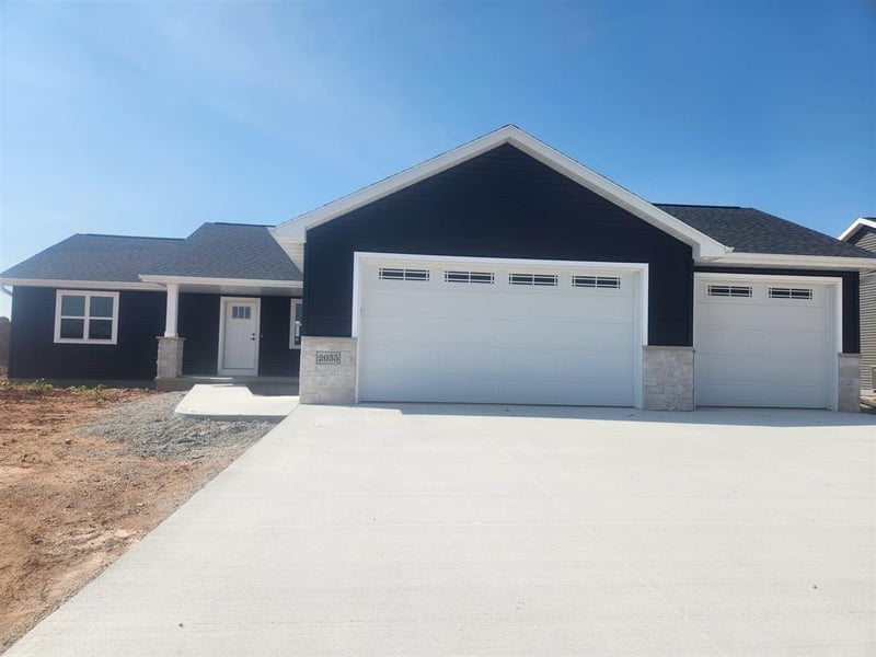 8300 Xavier Dr, Neenah, WI 54952