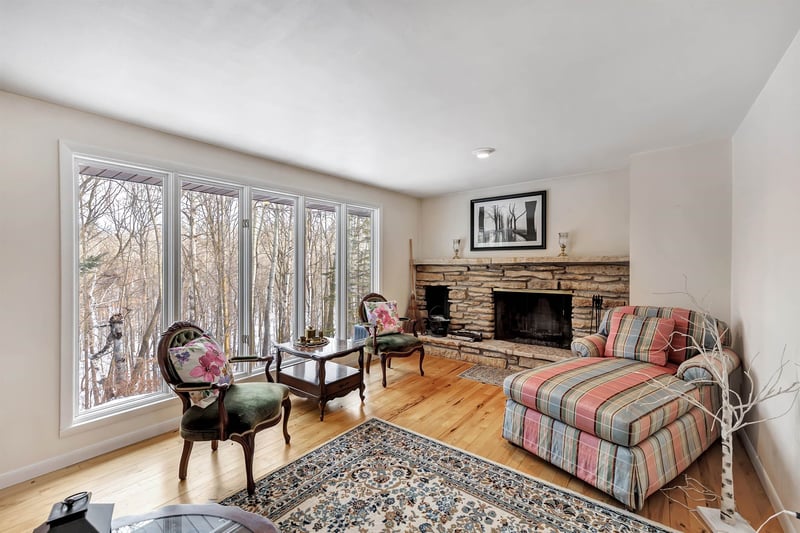 3577 Hidden Valley Ln, Green Bay, WI 54311-9653