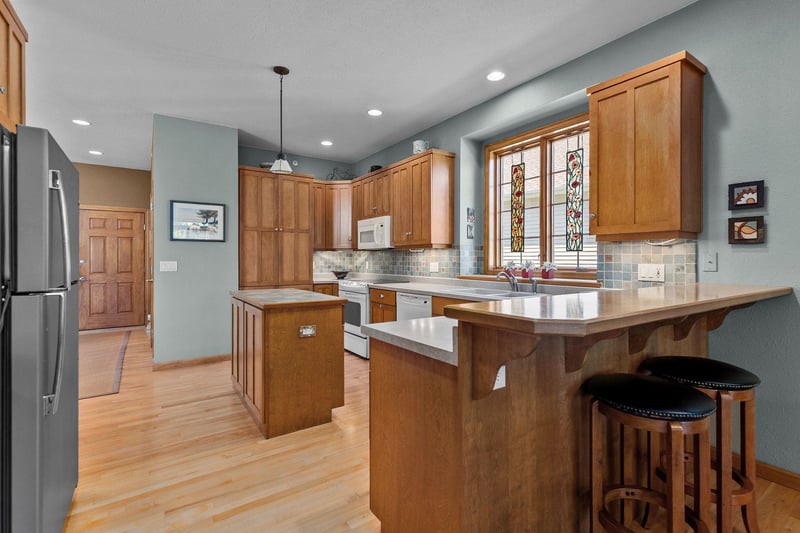 924 Pondview Ct, Appleton, WI 54913