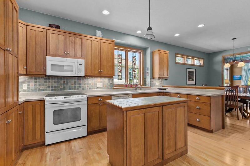 924 Pondview Ct, Appleton, WI 54913