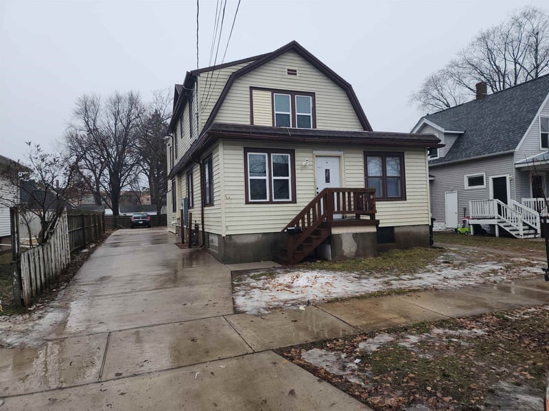 891 Howard St, Green Bay, WI 54303