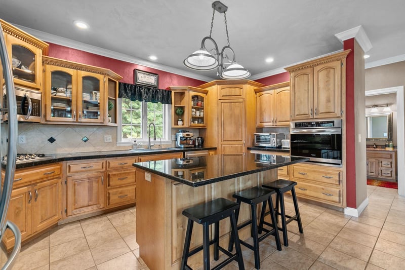 421 Pine Grove Ln, Hortonville, WI 54944