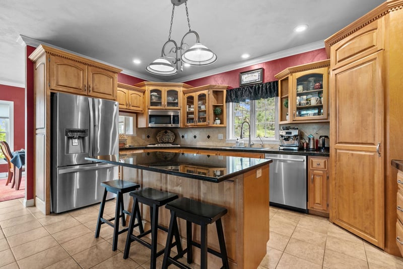 421 Pine Grove Ln, Hortonville, WI 54944