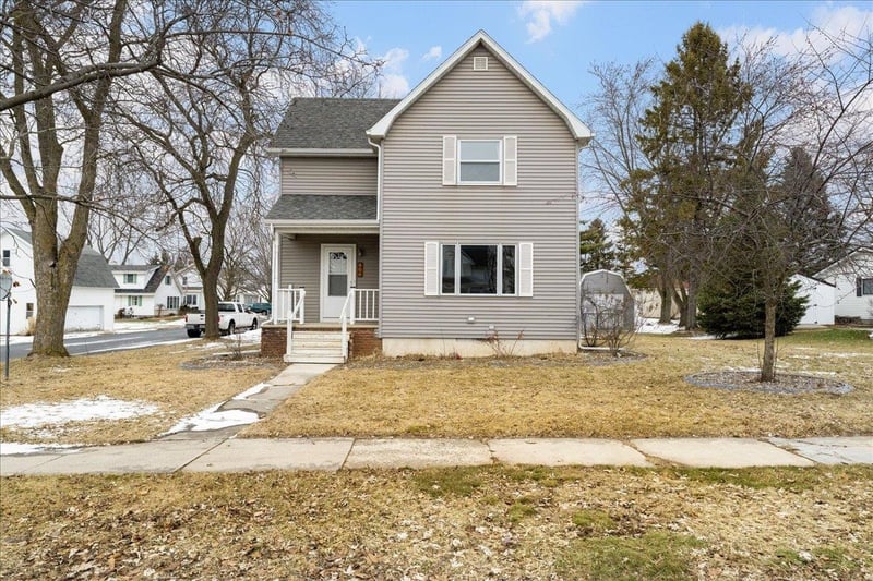 406 Maple St, Luxemburg, WI 54217