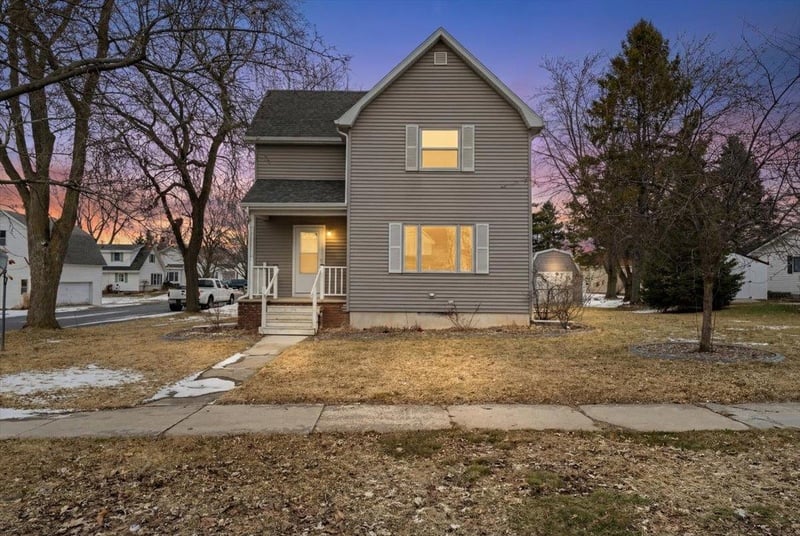 406 Maple St, Luxemburg, WI 54217