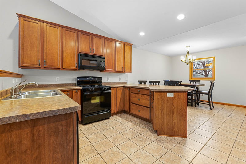 1678A Drum Corps Dr, Menasha, WI 54952