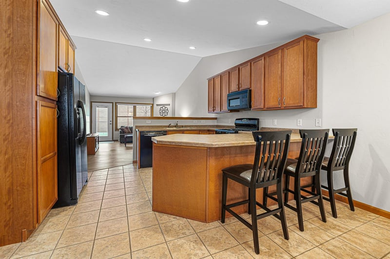 1678A Drum Corps Dr, Menasha, WI 54952