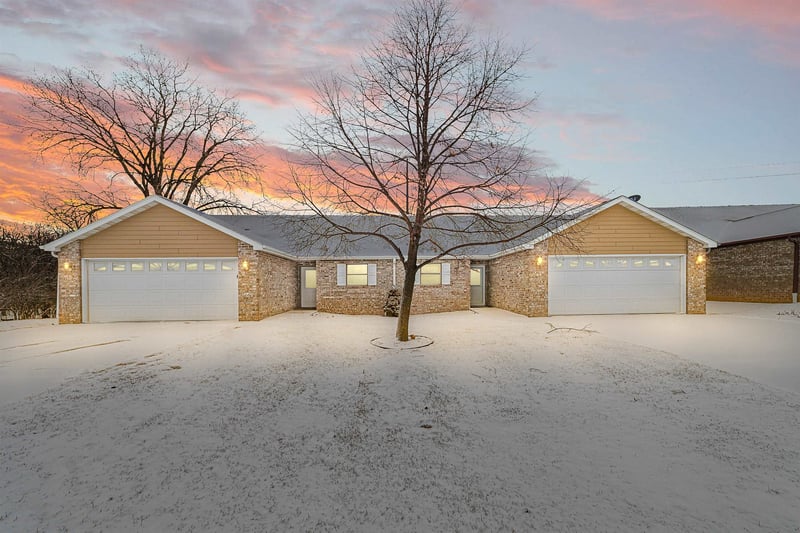 1678A Drum Corps Dr, Menasha, WI 54952