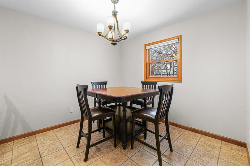 1678A Drum Corps Dr, Menasha, WI 54952