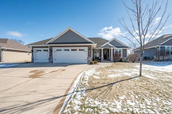 1656 Steiner Ln, Green Bay, WI 54313