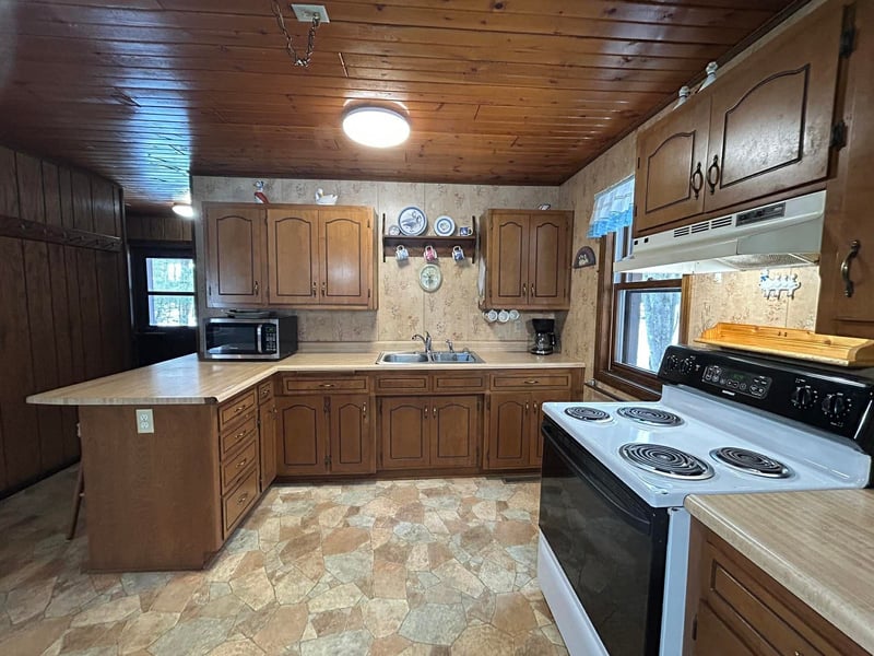 14946 Sunrise Ct, Mountain, WI 54149