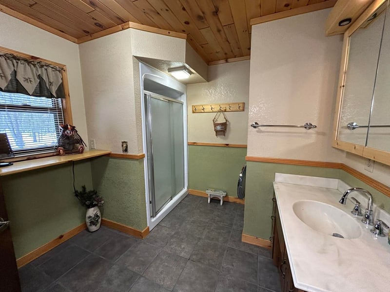 14946 Sunrise Ct, Mountain, WI 54149